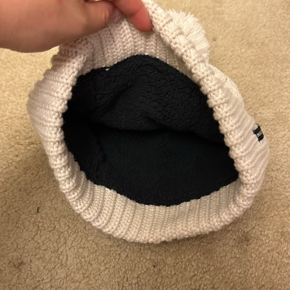 Burton winter hat with Pom Pom - Picture 2 of 3